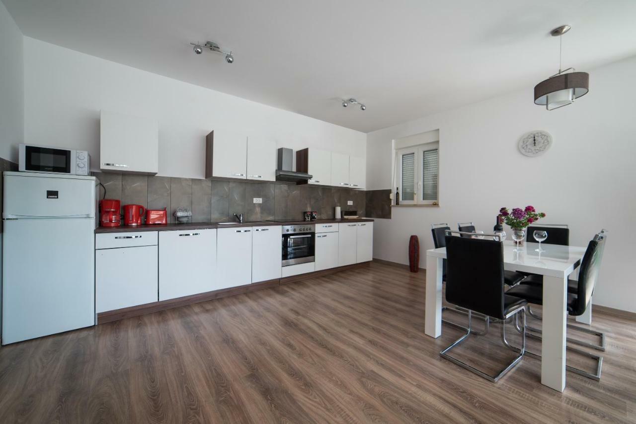 De Luxe Apartment Mediteran 1**** Zaton  Esterno foto